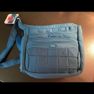 Flutter in ocean blue